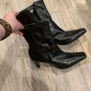 Black leather boots. Size 8